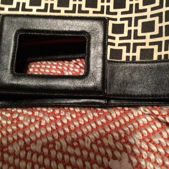 Banana Republic Black & White Hand Bag Patent Leather Handle Handbag Geo Print - Picture 4 of 9